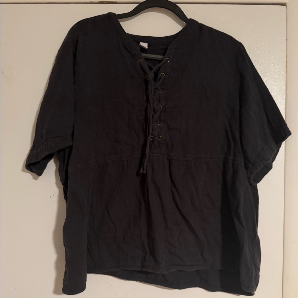 Old Navy tie-detail blouse | black with gold details in XXL